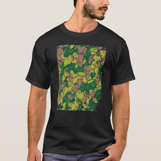 Camouflaged Hunting Distressed T-shirt (Voorkant)