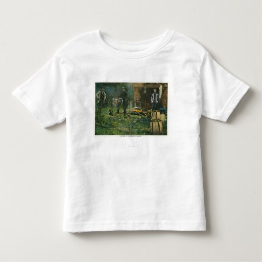 Camp Ground Scene of Mannen Camping in Maine Kinder Shirts (Voorkant)