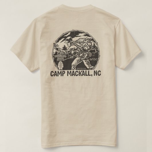 'Camp Mackall' - drievoudig bladerdak - achterzijd T-shirt (Design achterkant)