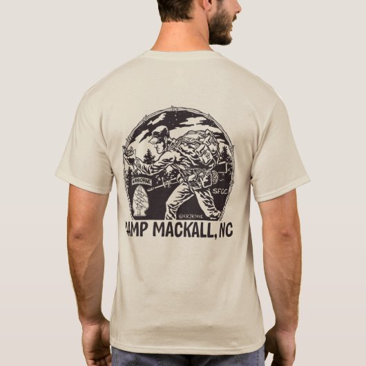 'Camp Mackall' - tabblad in de lucht - terug T-shirt (Achterkant)