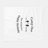 Camp one happy birthday name date campingadventure fleece deken (Voorkant (Horizontaal))