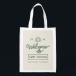 Camp thema Bachelorette Party Bag Boodschappentas<br><div class="desc">Met zijn rustieke charme en avontuurlijke esthetiek is onze bachelorettas met een kampthema perfect voor het vastleggen van Instagram-waardige foto's en het creëren van herinneringen die een leven lang meegaan.</div>