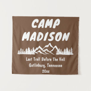 Camp Vrijgezellenfeest Berg Camping Trip Prop Sign Wandkleed