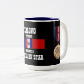 CAMPAIGN STAR KOSOVO VETERAN TWEEKLEURIGE KOFFIEMOK (Voorkant rechts)