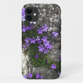 Campanula Flowers die op een muur groeien Case-Mate iPhone Case (Achterkant)