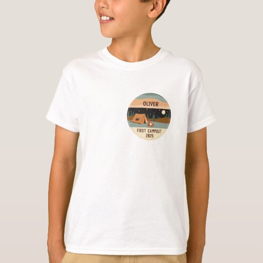 Camper Eerste Kampeer Badge T-shirt (Voorkant)