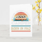 Camper geboren in 1962 60th Birthday camping Gift Kaart (Gele Bloem)