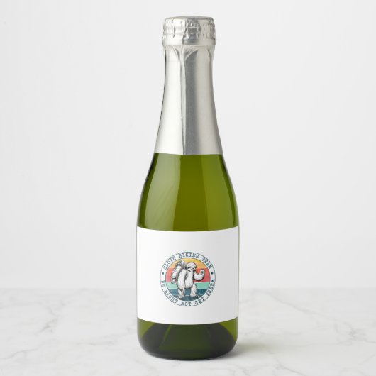 Camper Gift | Sloth Hiking Team Birthday Sparkling Wijnetiket (Voorkant)