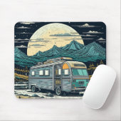  camper in de bergen met volle maan muismat (Met muis)