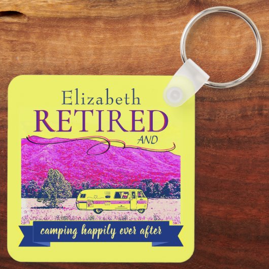 Camper in ruste terugkerende campagne, gelukkig al sleutelhanger (Achterkant)