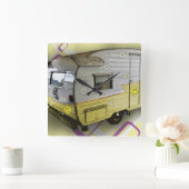  camper Trailer Clock in Yellow Vierkante Klok (Huis)