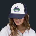 Camper Van met Pop omhoog Vertekende de Tekst van  Trucker Pet<br><div class="desc">Creëer een gepersonaliseerd cadeau voor een aangepast souvenir van je eigen kampeerreis als je jouw tekst toevoegt aan het pet van dit baseball-pet of vrachtwagenchauffeur. Dit pet is voorzien van een afbeelding van een kampeerventilator met een popup tent op het dak en is geïllustreerd om te zien als een moonlit...</div>