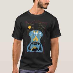 Campers, gitaarbergen en kampvuur t-shirt