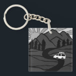 Campervan Mountains Vanlife RV Sunrise Sleutelhanger<br><div class="desc">Bekijk deze geweldige sleutelhanger met een tekening van bergen en een kampeerwagen. Voeg je eigen tekst toe. Bekijk mijn winkel voor vlinders,  vogels,  RV's,  kamperen,  wandelen,  bloemen en nog veel meer!</div>