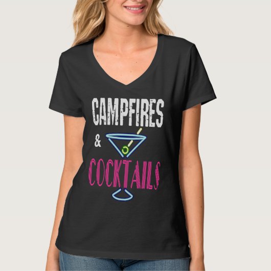 Campfires and Cocktails  Camping Drinking Camp Hum T-shirt (Voorkant)