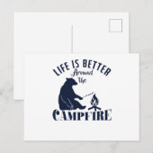 Camping Bär am Feuer "Het leven is beter rond de C Briefkaart (Voorkant / Achterkant)