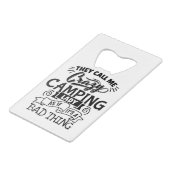 Camping Dame Creditkaart Flessenopener (Voorkant Gekanteld)