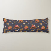 Camping Fire Outdoor Adventure & Marshmallows Lichaamskussen (Voorkant)