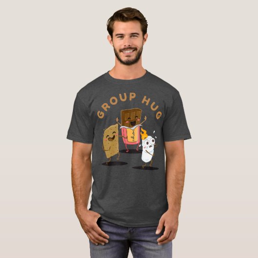 Camping Groep Knuffel Smores Marshmallow en Grappi T-shirt (Voorkant volledig)