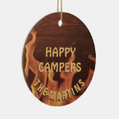 Camping Happy Camper Campfire in ruste, gepersonal Keramisch Ornament (Rechts)
