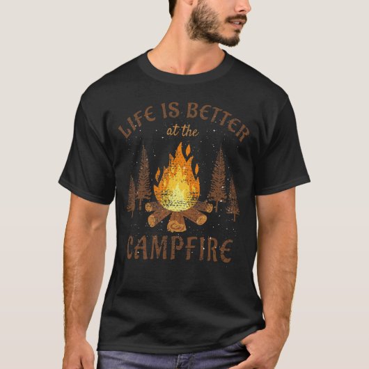 Camping - het leven is beter door de kampvuur t-shirt (Voorkant)