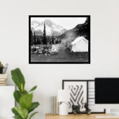 Camping in Indian Henry, Mount Rainier, WA 1922 Poster (Thuiskantoor)