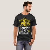 Camping is Mijntherapie leuk T-shirt (Voorkant volledig)