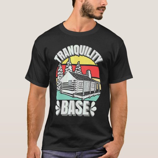 Camping Log Cabin Tranquility Base Camper Vacking T-shirt (Voorkant)