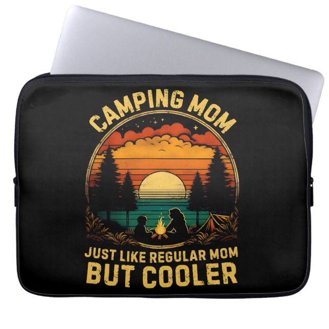 Camping mama net als een gewone mama laptop sleeve (Voorkant)