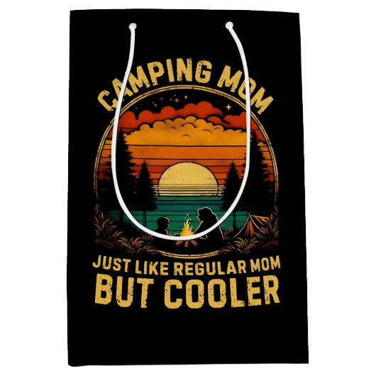 Camping mama net als een gewone mama medium cadeauzakje (Voorkant)