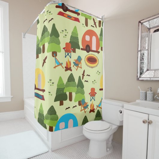 Camping scene - caravan, kampeerstoelen, vuurpleis douchegordijn (In situ)