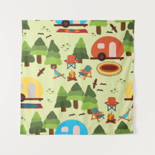 Camping scene - caravan, kampeerstoelen, vuurpleis wandkleed