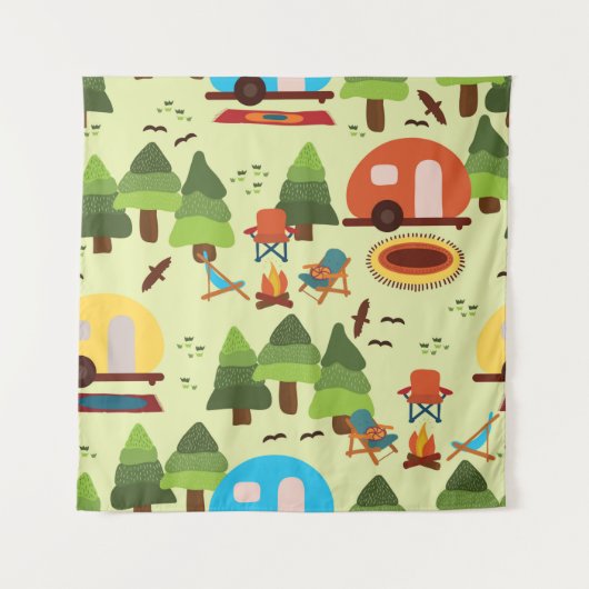Camping scene - caravan, kampeerstoelen, vuurpleis wandkleed (Voorkant)