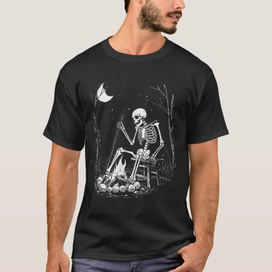 Camping Skeleton Botten Halloween Forest Campfire T-shirt (Voorkant)