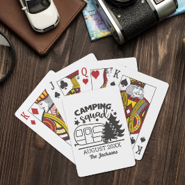 Camping squad-gezinshereniging met aanhangwagen en pokerkaarten