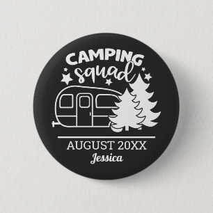 Camping squad-gezinshereniging met aanhangwagen en ronde button 5,7 cm