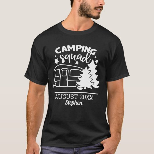 Camping squad-gezinshereniging met aanhangwagen en t-shirt (Voorkant)