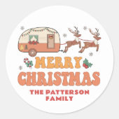 Camping Vrolijk Kerstmis Rendier Gepersonaliseerde Ronde Sticker (Voorkant)