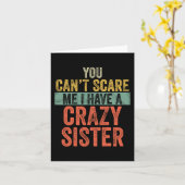 Can' t schrik me ik heb een gekke zus grappige kaart (Gele Bloem)