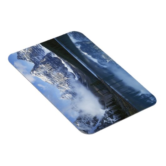 Canada, Alberta, Banff National Park, Lake Magneet (Rechterzijde)