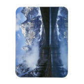 Canada, Alberta, Banff National Park, Lake Magneet (Verticaal)