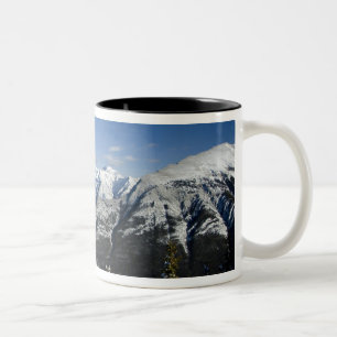Canada, Alberta, Banff. Uitzichten op de Bow Valle Tweekleurige Koffiemok