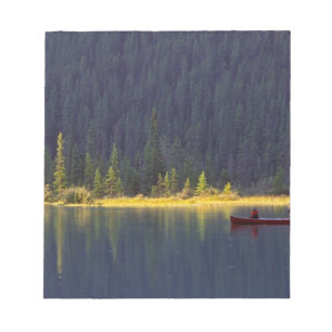 Canada, Alberta, Baniff Nationaal Park. Twee jonge Notitieblok