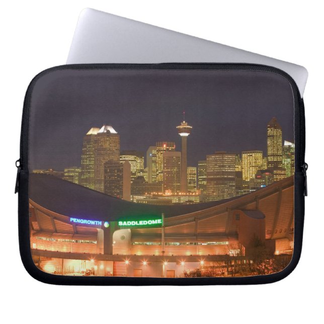 Canada, Alberta, Calgary: Stadsprofiel vanuit Laptop Sleeve (Voorkant)
