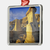 Canada, Alberta, Drumheller. Hoodoos. Metalen Ornament (Links)