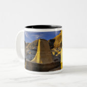 Canada, Alberta, Drumheller. Hoodoos. Tweekleurige Koffiemok (Voorkant links)