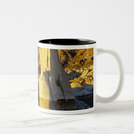 Canada, Alberta, Drumheller. Hoodoos. Tweekleurige Koffiemok (Rechts)