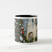 Canada, Alberta, Edmonton. West Edmonton Mall. Tweekleurige Koffiemok (Center)