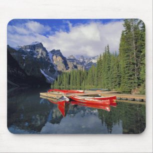 Canada, Alberta, Moraine Lake. Het glasachtige Muismat