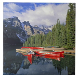 Canada, Alberta, Moraine Lake. Het glasachtige Tegeltje